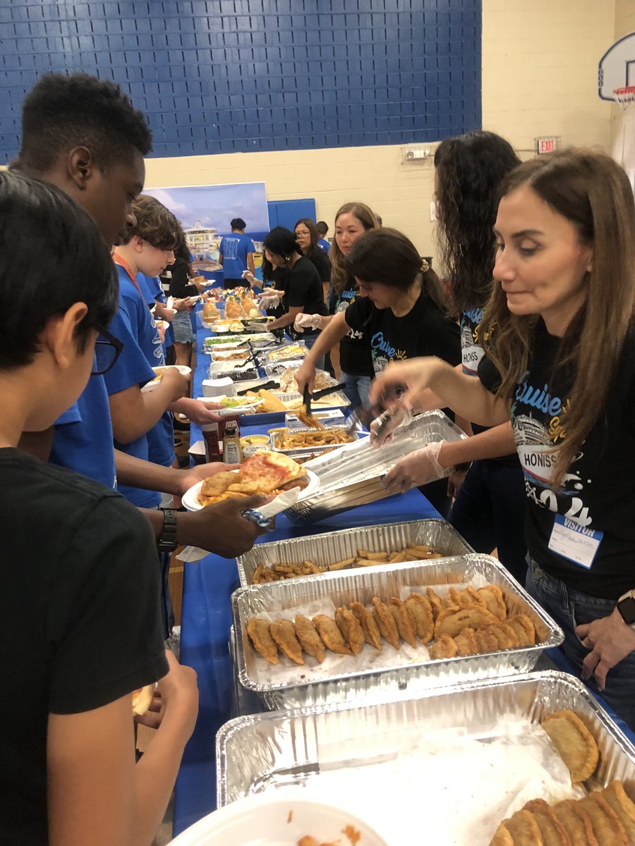 It’s the 8th grade luncheon! #dumontdistrict 
#Honisshawks
#Classof2024