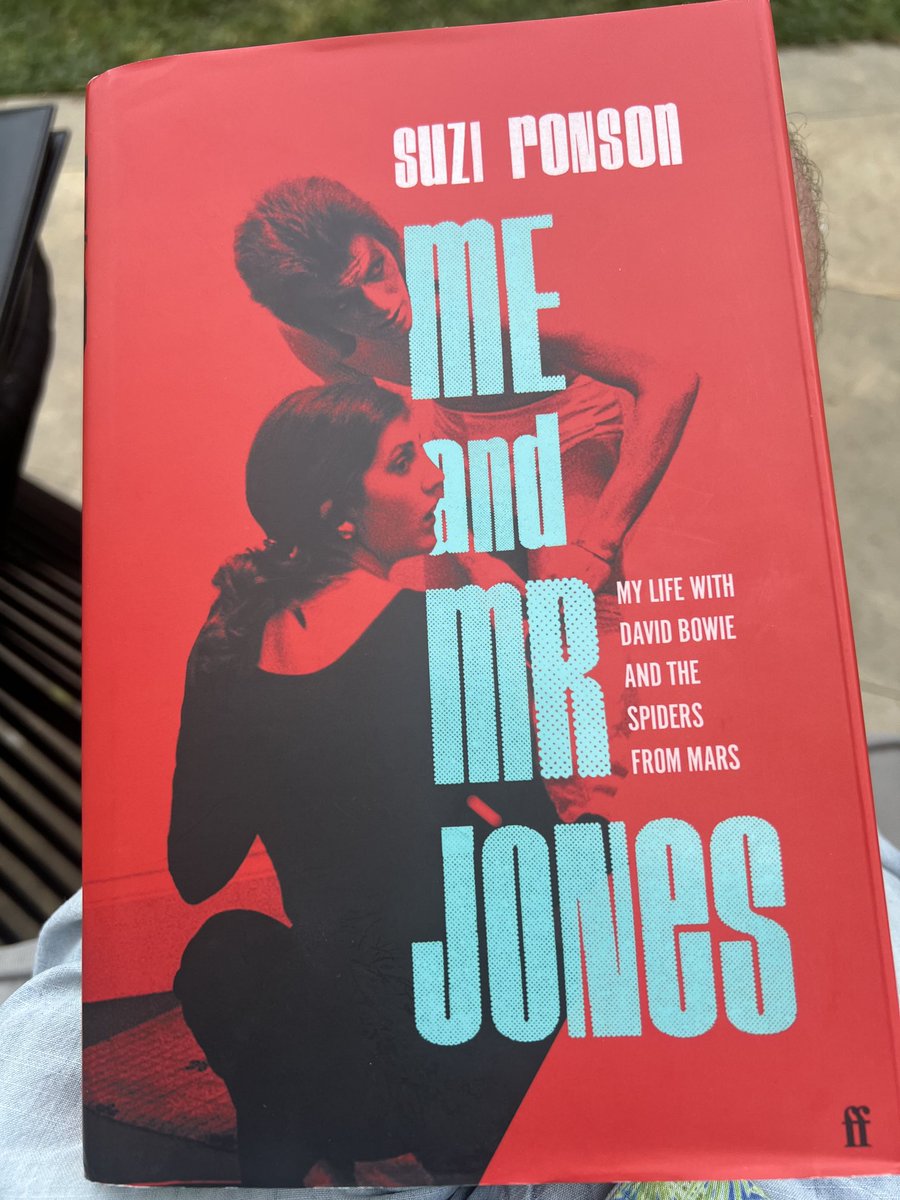 marcrileydj's tweet photo. I can’t honestly say I needed another ⁦@DavidBowieReal⁩ book in my ‘library’ but I’m really enjoying this. #suzironson A great read. 💥🚀⚡️ https://t.co/DBtl0jdgpV