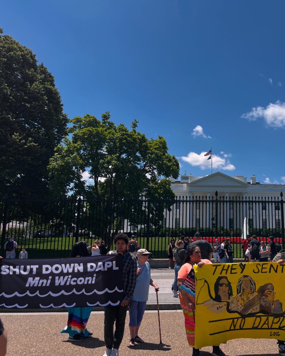 mahyarsorour's tweet image. For the water, for future generations, for climate justice. Shut down DAPL! #NoDAPL