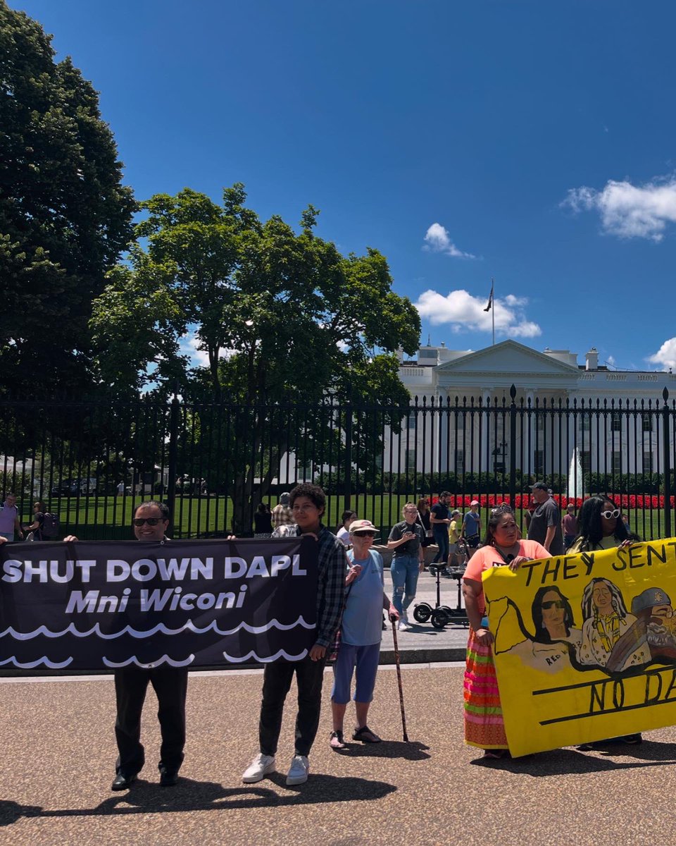 mahyarsorour's tweet image. For the water, for future generations, for climate justice. Shut down DAPL! #NoDAPL