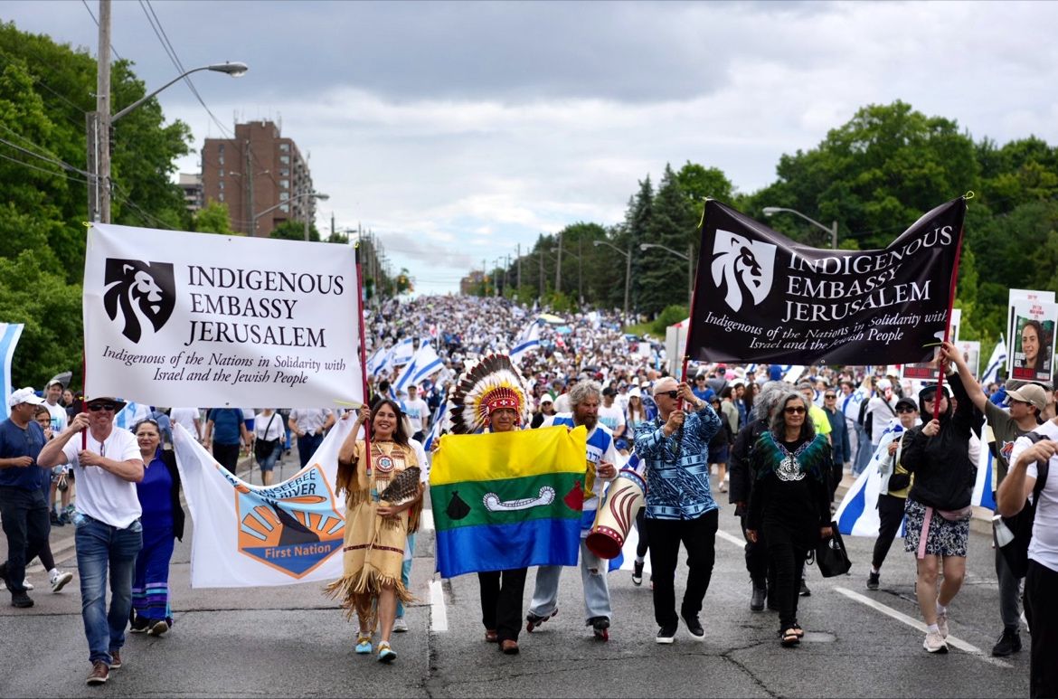 SarahBernamoff's tweet photo. @shereetrotter1: "Great to see a fantastic turnout in Toronto today. Our Indigenous Embassy Jerusalem delegation proud..." cc: @UJAFederation #Peace #Ancestral #Israel #Jewish #World #Indigenous #Love #Coexist #Truth https://t.co/Wp4ieiDmrQ