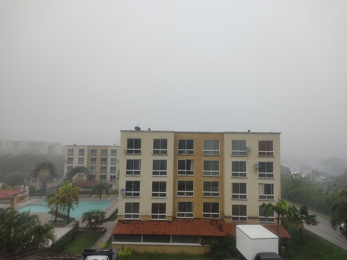 arebolledo85's tweet photo. @Meteovargas @Meteovargas Charallave, Edo. Miranda a esta hora 12:15 pm https://t.co/SIEAiOQ9Ep