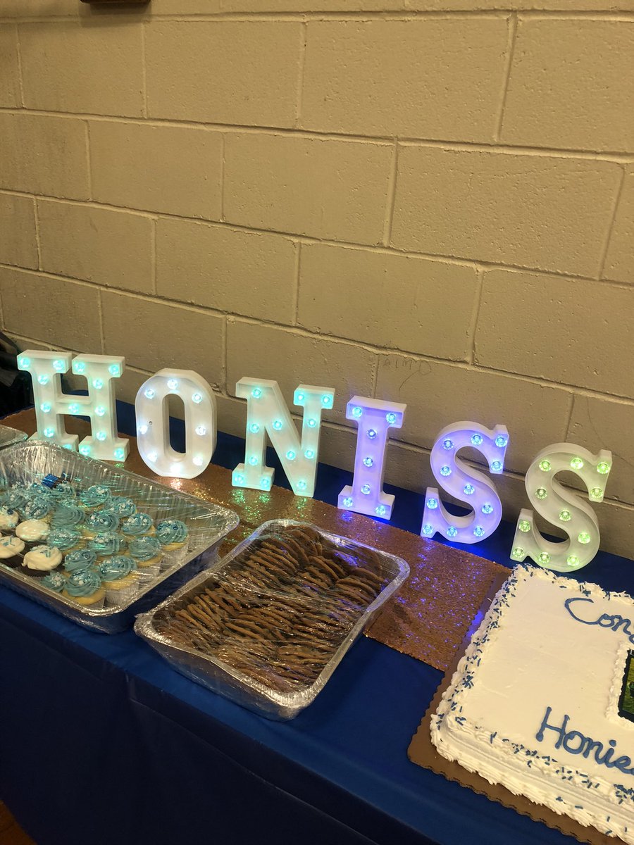 8th Grade luncheon! 
#Dumontdistrict
#Classof2024
#Honisshawks