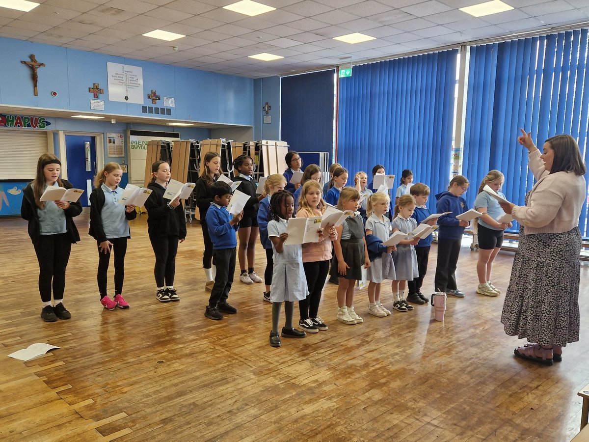 marys_rc's tweet photo. Diolch yn fawr to Miss Beale for our beautiful choir rehearsal this afternoon. We are very excited for our concert with Dowlais Male Voice Choir on 12th July
#BCAChoir
#Usingourtalents https://t.co/8i11hgOUwO