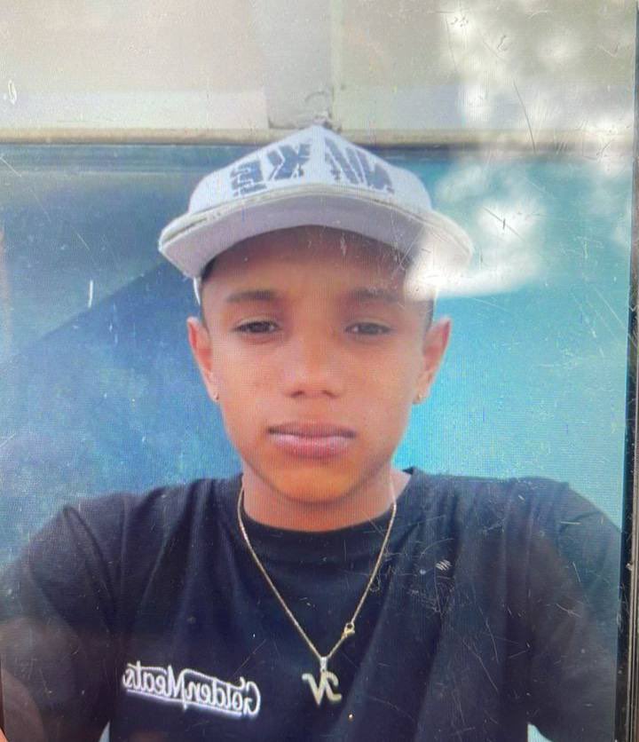 #Caracas La tarde del lunes, 10 de junio, hallaron un cadáver en avanzado estado de descomposición en una cuneta adyacente al terminal de Oriente en la autopista Gran Mariscal de Ayacucho.

La víctima fue identificada como Gabriel Antonio Madrid (20A).

Familiares lo