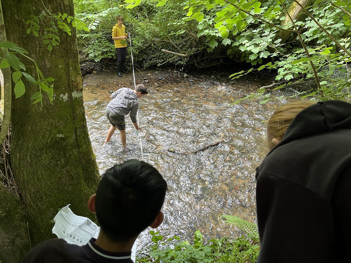 TorquayBoysGS's tweet photo. dare to be curious...Year 7 geographers have been out and about following the River Lemon from the source at Haytor to the mouth at Shaldon. Some excellent fieldwork and team work skills being shown by all! #tbgs #riverlemon #fieldstudies https://t.co/IKvA56IRcM