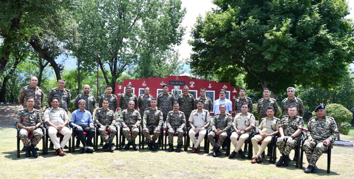 Whiteknight_IA's tweet photo. #Jt Security Review Meeting
A joint #SecurityReviewMeeting chaired by #GOC Counter Insurgency Force(Delta) was held at #Dharmund to coordinate and review security during upcoming #AmarnathYatra. The meeting was attended by #DIG #Doda #Kishtwar #Ramban, Senior police officials of district #Ramban; #Udhampur and Intelligence agencies
@adgpi
@NorthernComd_IA
@JmuKmrPolice