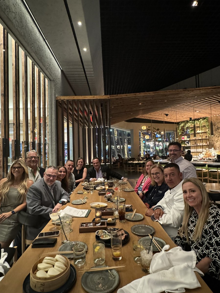 Amanda_avee's tweet photo. #NICEi24 Customer appreciation dinner
#symplicitycom #intelisys https://t.co/RvoW2p2D0X