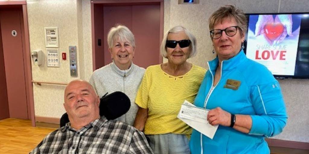 simcoecounty's tweet photo. Reps from #SimcoeManor's Resident’s Council provided the Quilting Corner Guild with a $500 donation in recognition of their ongoing contributions of beautifully hand made quilts to the residents.
Thank you for your kindness and support! https://t.co/Rm4pyfXEaI