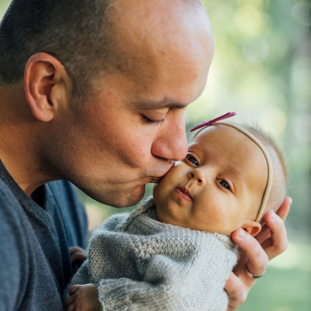sickkids's tweet photo. 🧵This Father’s Day, we celebrate every hug and the dads who give them. Because there's nothing like a @SickKidsNews #DadHug.
Aurora was four months old when her family was told she would need a liver transplant. Her dad, Zach, was a match. https://t.co/wGGyz5A7un