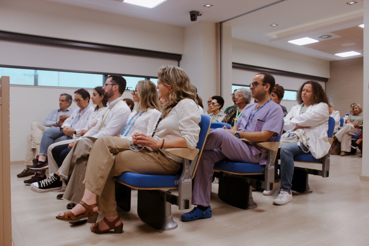 IISLaFe's tweet photo. 💚Voluntarios de @ContraCancerVAL visitan el #IISLaFe para conocer los últimos avances en investigación contra el cáncer

🔬Jóvenes investigadores, becados por la entidad, han presentado sus proyectos, destacando su apoyo crucial en esta lucha

📝 https://t.co/Vb5Fdhev91 https://t.co/yblqG9bBUr