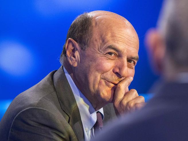 leo_cecchi91's tweet image. Consentitemi ora, a freddo, di unirmi ai ringraziamenti a questa persona, Bersani.

A 72 anni, senza incarichi o candidature di sorta (a cui ha rinunciato lui stesso), in questi mesi si è girato mezza Italia, da Nord a Sud, a sue spese per fare campagna elettorale, dando un…