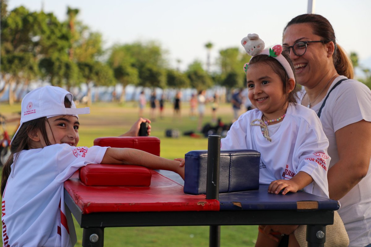 Yaza hareketli giriyoruz. Antalya Yaşam Parkında bol spor, bol eğlence vardı. 

Hareketlilik Yılı Spor Şenliğine muhteşem enerjisiyle, coşku ve heyecan katan tüm sporseverlere teşekkür ederiz.

#HareketlilikYılı