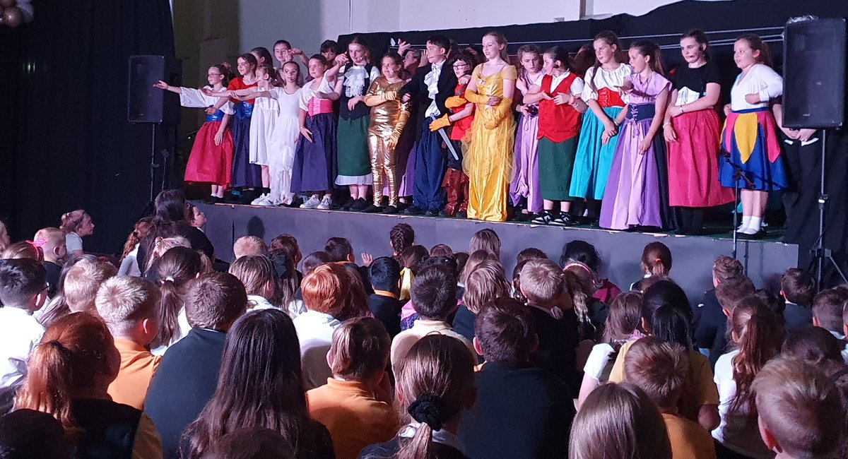 The school were treated to a performance of Beauty and the Beast Jnr this afternoon. What a show! Congratulations to EVERYONE involved! 👏🏻 Bravo! 🎭 <a href="/carronshoreps/">Carronshore Primary</a>