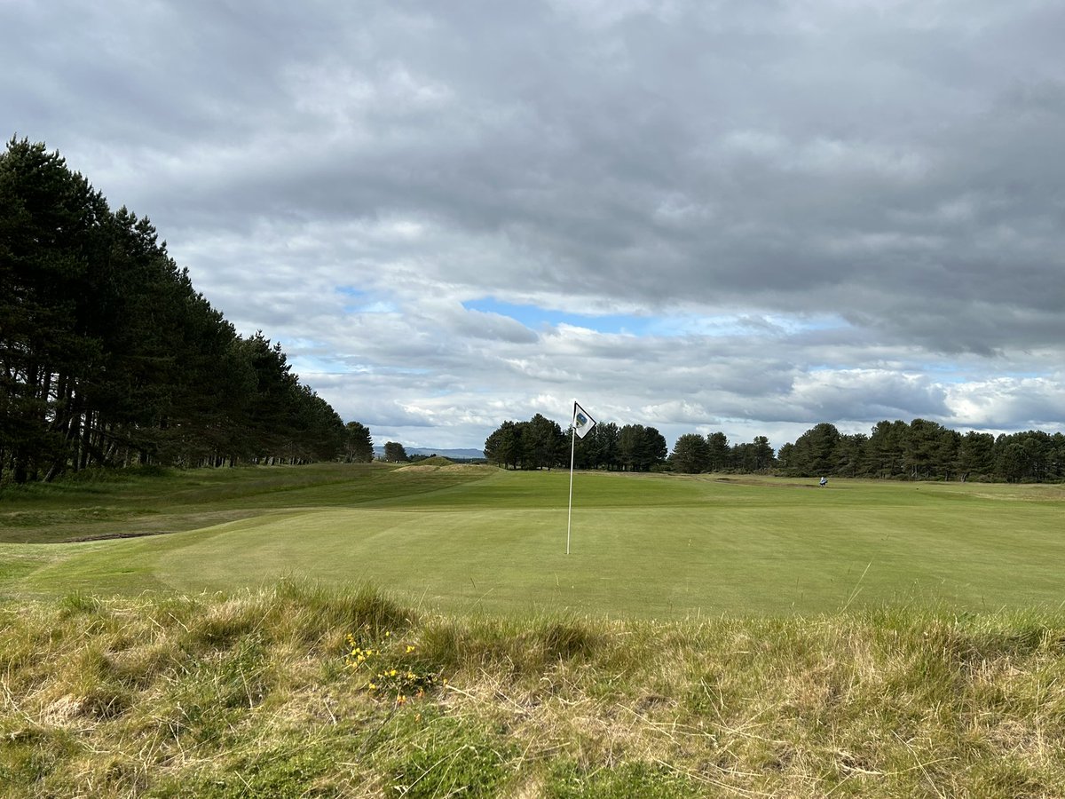 Just played 9 holes <a href="/Barassie_KBGC/">Barassie Links</a> greens were superb 👌good to see you Gregor &amp; James @BarassieProShop