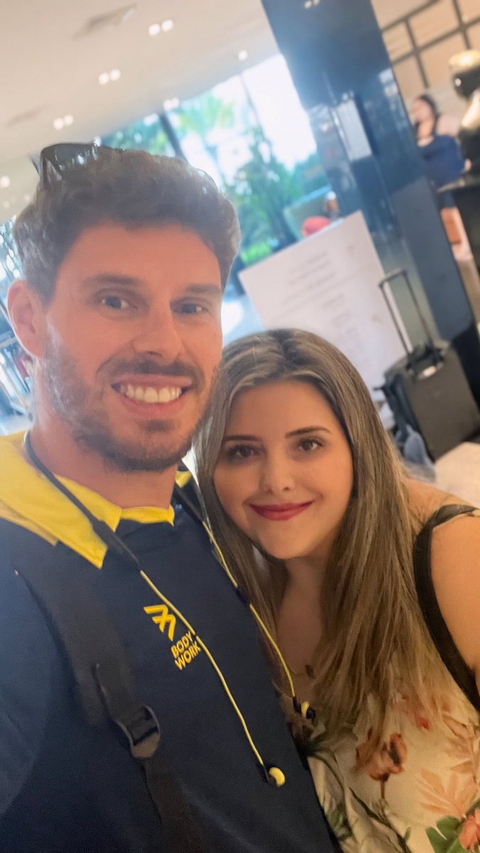 comenta_mel's tweet photo. E vamos atualizar isso aqui??
Sonhos foram feitos para serem realizados e estar perto dos meus ídolos é sempre uma realização 🩵🙏🏻

Obrigada Bruno e Bernardo por serem inspiração e referência e ainda por cima tão queridos com os fãs. Eu não tenho palavras pra agradecer por tanto! https://t.co/UJmqw0hJsD