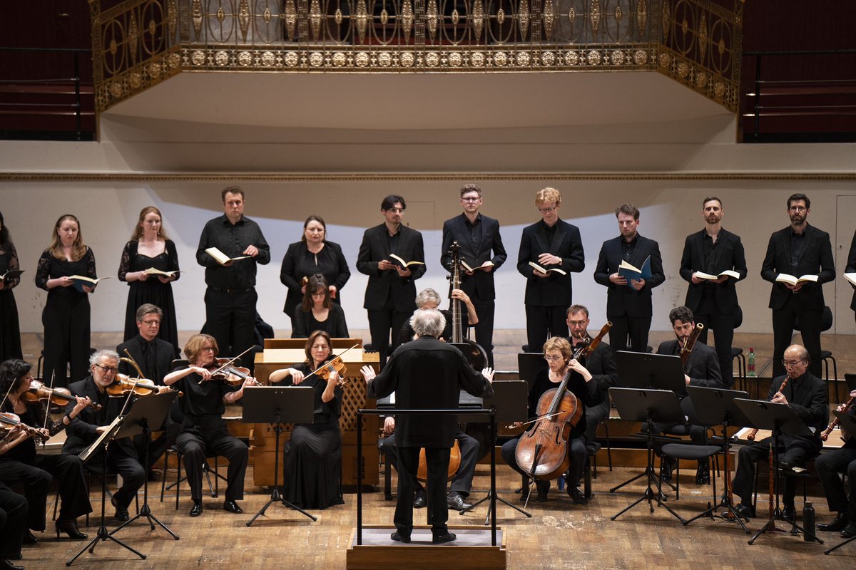 PDToro's tweet photo. Fantastic performance last night at Wiener Konzerthaus. 🙌 Amazing audience! 4/7 done - three more to go:

12.06.2024 Friedrichshafen, Graf Zeppelin Haus
14.06.2024 London, Barbican Centre 
16.06.2024 Leipzig, Thomaskirche 

#bachbminor #collegiumvocalegent #herreweghe https://t.co/JJ1EnfRvKr