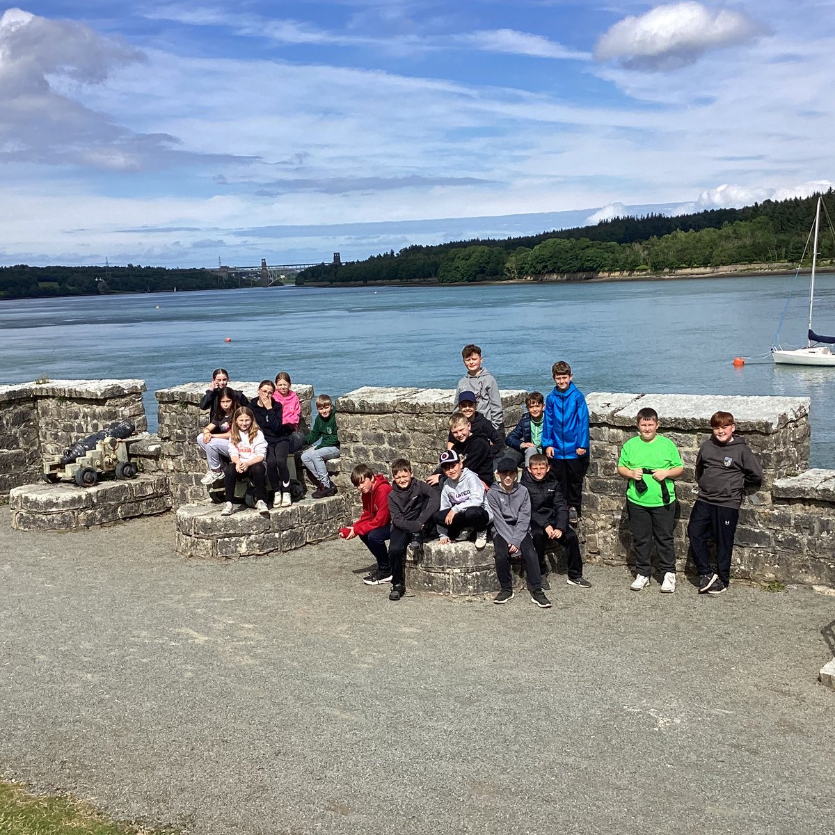 One of our groups has had an explore of the area around us. We found a tree house, a look out on the Menai Straight and found trees we never knew could grow so big! 🌳🛖🌉