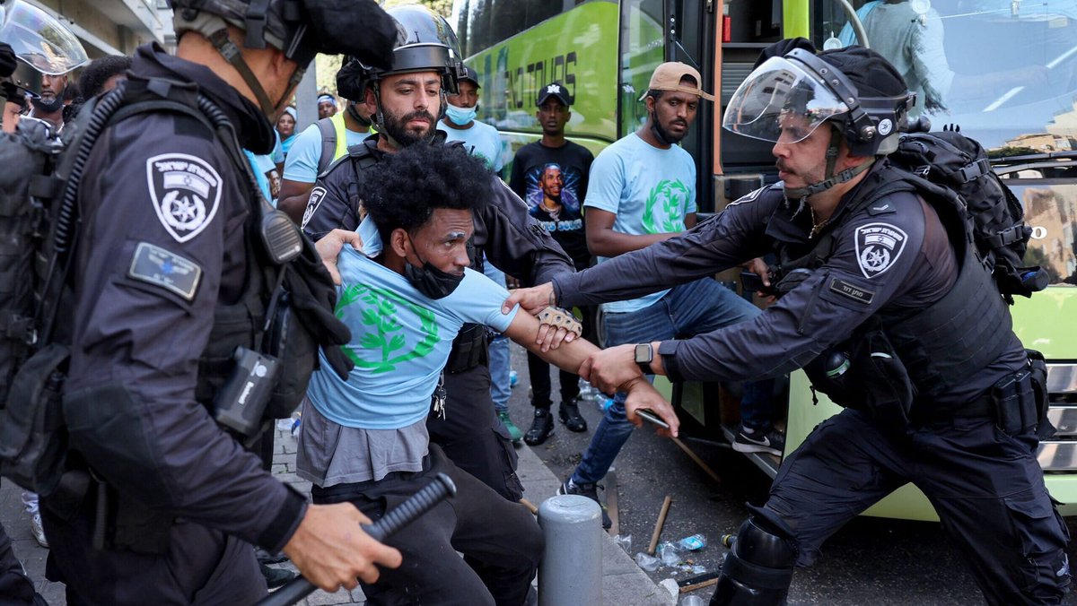 ancient_eritrea's tweet photo. @martinplaut ur the snake head that has mobilized a terrorist group in a Western country, those individuals are not Eritreans but rather your leftover #TPLFTerroristsGroup #SamriMilitias, who are now present here as asylum seekers #BergedNhamedu #BlueRevolution #TigrayBlueTerrier https://t.co/VNeUdaDTcq