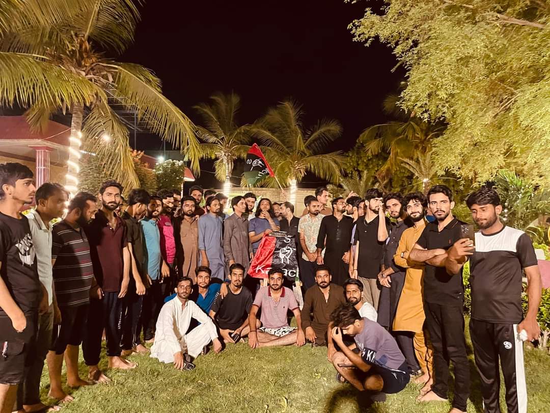 ManzoorUmrani18's tweet photo. یوم پیدائش قائد طلبہ شھید نجیب 
پی ایس ایف جناح ہسپتال یونٹ کی جانب سے شہید نجیب احمد کی یوم پیدائش کے موقع پر سالگرہ کا کیک کاٹا اور ان کو خراج تحسین پیش کیا
اس موقعے پر پی ایس ایف کے سینئر جیالوں نے شرکت کی،

#PSFJPMCUnit @BBhuttoZardari @BakhtawarBZ @AseefaBZ https://t.co/URH4Xm7HHG
