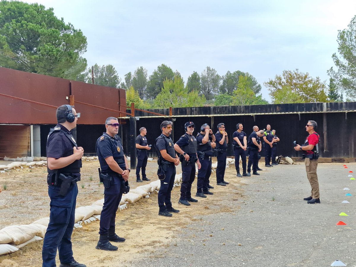 PedroGilSPPLB's tweet photo. Hoy prácticas mancomunadas oficiales PROCEDIMIENTOS EN ENFRENTAMIENTOS ARMADOS. TIRO. Poblaciones Quesa, Enguera, Rafelguaraf, Ayora, Alcudia de Crenspins, Chella, Anna,  Navarres, La Font de la Figuera, Moixent, Llutxent, Genoves, Alfarrasí, Beniganin. 
#formacionvalencia_spplb https://t.co/0TfLe8PbGK