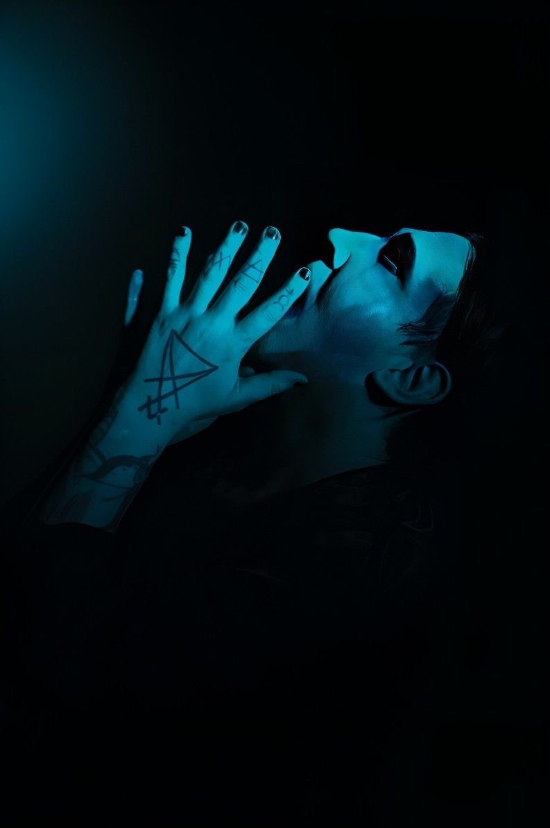 phillysteak666's tweet photo. Daily Dose of our Pale Emperor🖤🦇
@marilynmanson 
#marilynmansonisinnocent #marilynmanson #justiceformarilynmanson #istandwithmanson #paleemperor https://t.co/Qdg2OLCke4