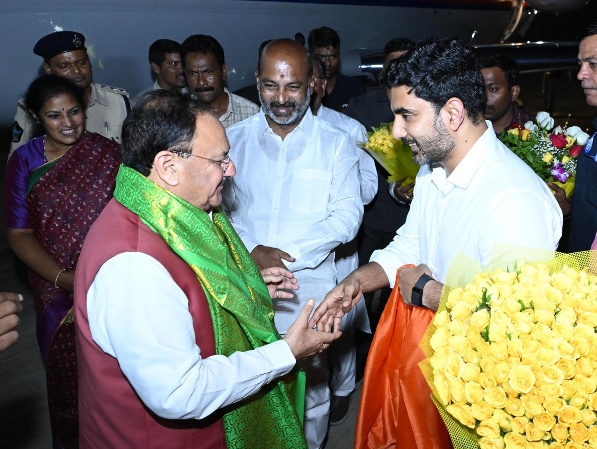 naralokesh's tweet photo. Welcomed Hon'ble Union Home Minister @AmitShah Ji, Hon'ble Union Health Minister @JPNadda Ji and Hon'ble MoS Home @bandisanjay_bjp Garu at Gannavaram airport. https://t.co/eUEVfmTFLW
