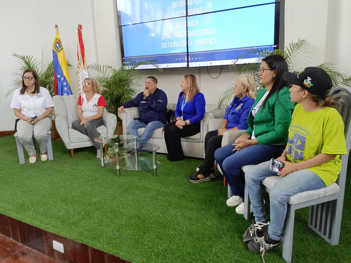 uptlara's tweet image. #Ahora Inicia la Feria de Oportunidad de Estudios Lara 2024. Universidades larenses muestran su oferta académica a los Bachilleres para su formación académica.

#GeneracionGenial
#SNI2024 
#SomosUptaeb

@MPPEU_Ve @michellyvivas