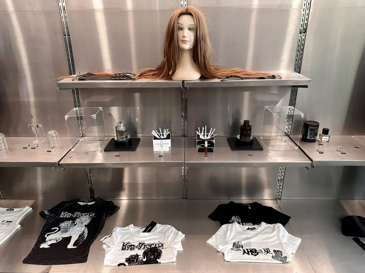 localmx_'s tweet image. #ModaLocal En la colonia Juárez hay una tienda de ropa única: streetwear, grunge, moda avant-garde, arte y autoexpresión en un espacio único. lc.cx/Us1TKf