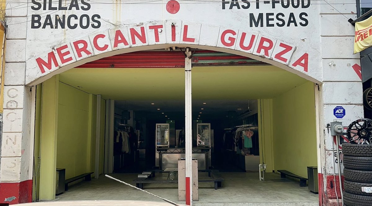localmx_'s tweet image. #ModaLocal En la colonia Juárez hay una tienda de ropa única: streetwear, grunge, moda avant-garde, arte y autoexpresión en un espacio único. lc.cx/Us1TKf