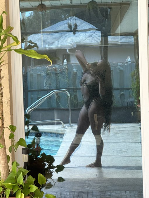 👙⛈️🥰🐍 https://t.co/dViA6rYdWA<a href="/tag/bestfriend"class="tags"><span>#bestfriend</span></a><a href="/tag/tbt"class="tags"><span>#tbt</span></a><a href="/tag/drunkchronicles"class="tags"><span>#drunkchronicles</span></a><a href="/tag/4lyfer"class="tags"><span>#4lyfer</span></a>