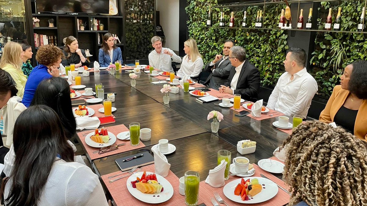 #USMexico360 | Kicking off Day 1! We had a conversation with <a href="/KenSmithramos/">Kenneth Smith Ramos</a>, who was part of the negotiations for both NAFTA &amp; USMCA. We explored the trade and economic relationship between🇲🇽🤝🇺🇸, and discussed how Mexico has emerged as the US' #1 trading partner.

<a href="/MeridianIntl/">Meridian International Center</a>