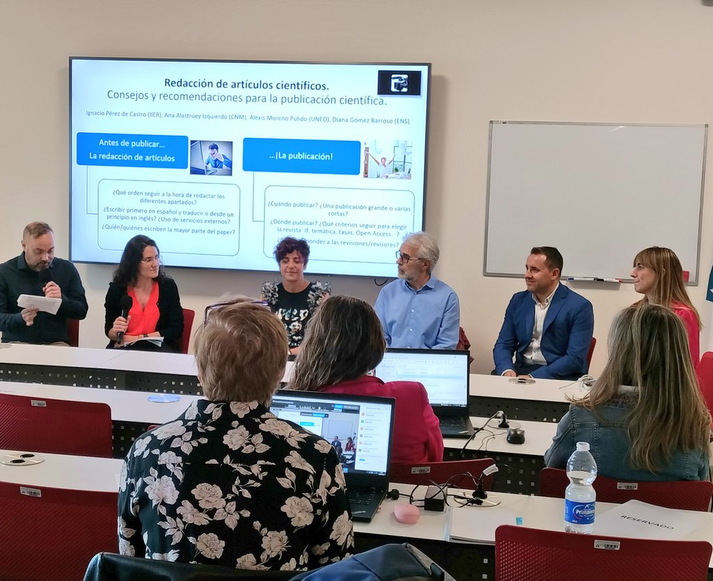 Hoy hemos celebrado la I Jornada Transversal del Programa de Doctorado en Ciencias Biomédicas y Salud Pública <a href="/IMIENS_UNED/">IMIENS</a> y Programa de Mentores #ISCIII, en la que se han tratado temas como redacción de artículos científicos, salidas laborales y comunicación de la ciencia.