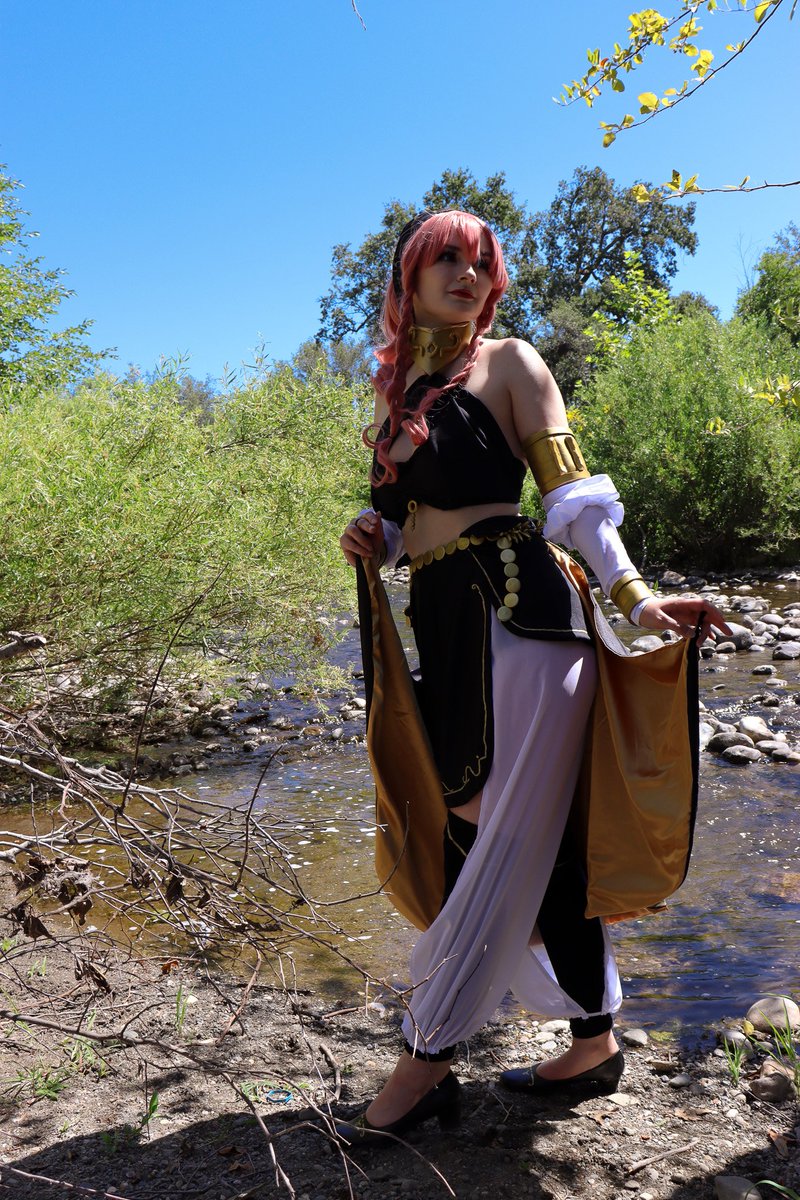 halfcaffekp's tweet photo. Saw a ton of beautiful Olivia cosplayers and it made me miss my olivia cosplay. I need to remake a few pieces before I can wear it again! https://t.co/fP8LLFffZp