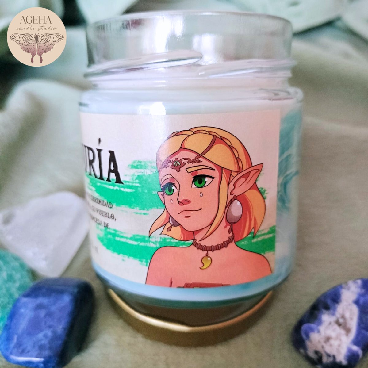 "Tengo tanto que contarte...¡Ni te lo imaginas!" 🩵 Sabiduría es una vela que relata la historia de un reino, una princesa y una leyenda. Huele a frambuesas de Hebra y a princesa de la calma, queréis conocerla mejor? 🥹🌱

#vela #totk #zelda