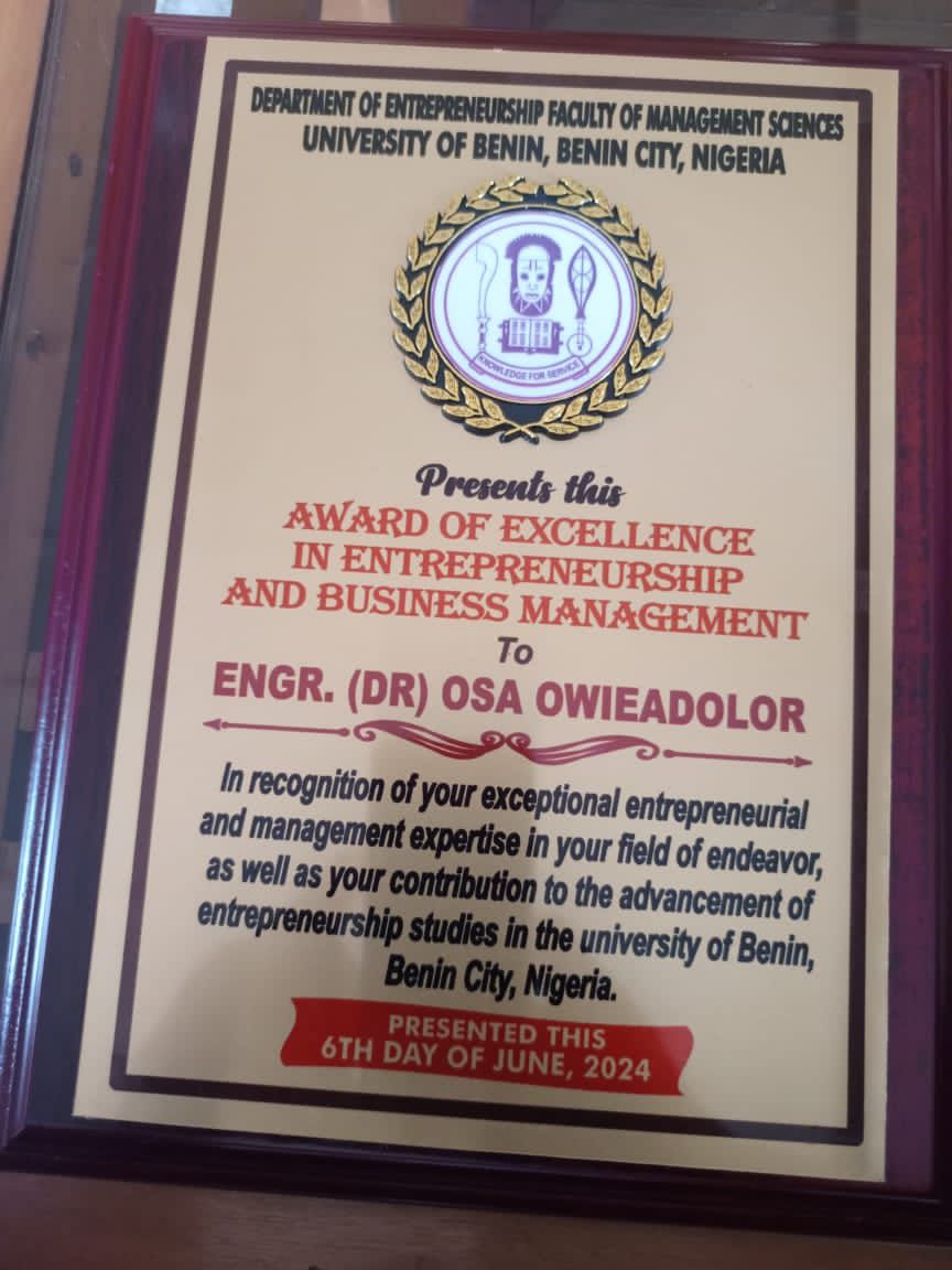bedrock_hdf's tweet image. Award of Excellence present to Chairman of Bedrock Foundation,  Engr (Dr) Osa Owieadolor on the 6th June, 2024 by the Department of Entrepreneurship, University of Benin.