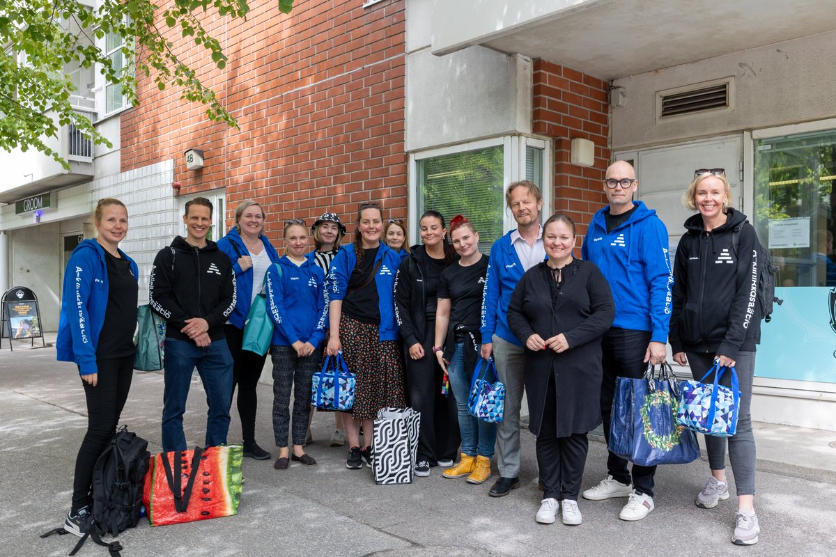 Lämmin kiitos #sotevaliokunta ja #lakivaliokunta kiinnostuksestanne tutustua huumeita käyttävien ihmisten arkeen. Kohtaamiset olivat aitoja, inhimillisiä ja koskettavia. #Stigma riippuvuussairauksien ympärillä on liian suuri, mutta yhdessä voimme vaikuttaa #käyttötila