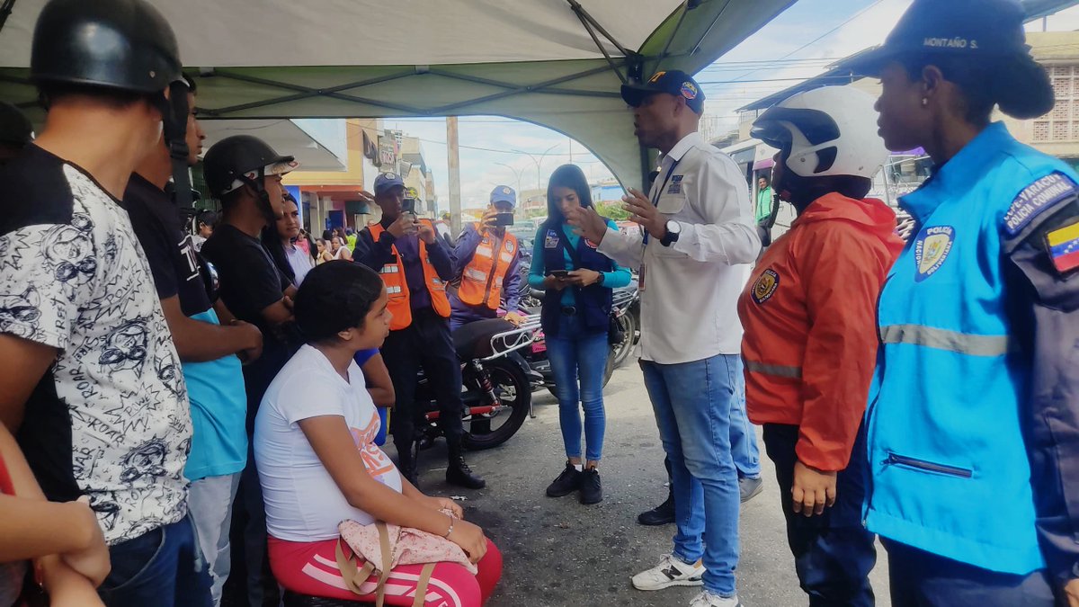 #Seguridad | El #INTT San Felipe junto a los OSC instalan aulas de concientización en puntos estratégicos de San Felipe, con el objetivo de promover una cultura de respeto y responsabilidad en las vías.
-
#NicoLeEchaPichón
