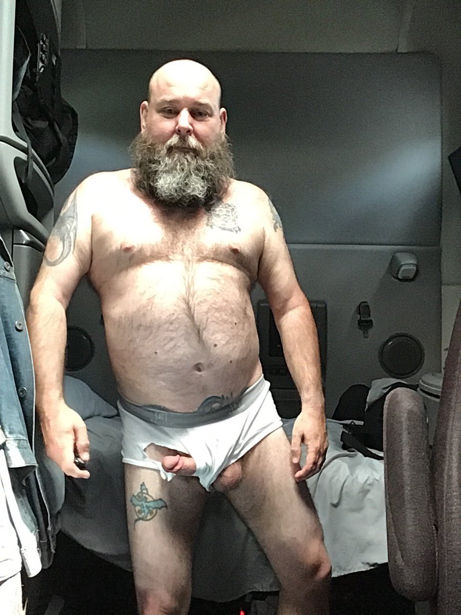 BulldogxxTroy's tweet photo. I got no neck it seems https://t.co/thqiUo06zA