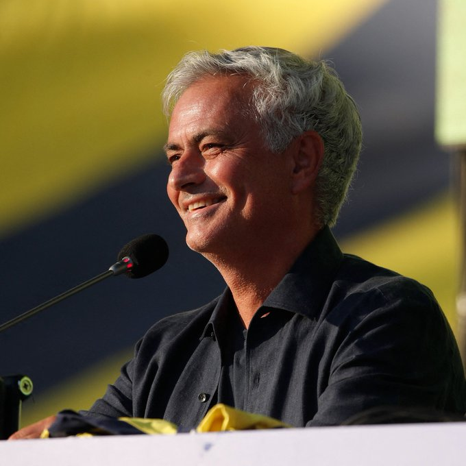 SportsDigitale's tweet photo. Dursun Özbek: "Niye Mourinho? İsmail Kartal 99 puan topladı, niye değiştiriyorsunuz? Bunu konuşmak, bu yapılanların amacını sorgulamak lazım. Çok başarılı bir hoca 99 puan almış ama başka birisini getiriyorsun. İrdelenmesi gereken konu bunlar." https://t.co/f23LwzMeI4