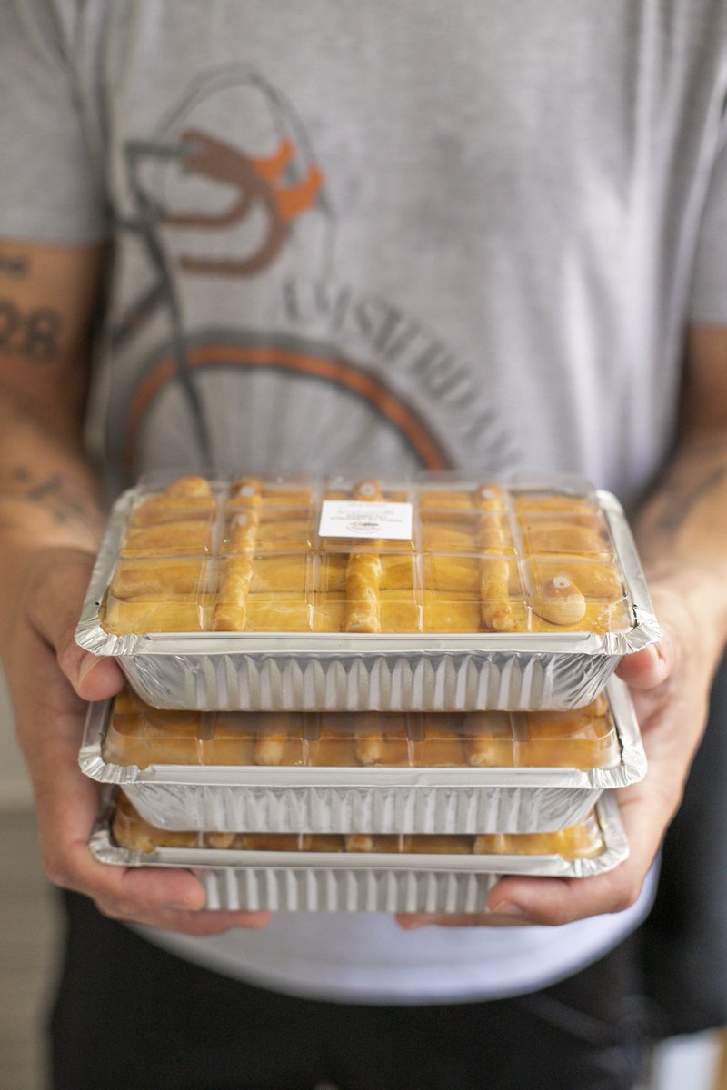 diegosalgado7's tweet image. Amigos,

darei uma força pro meu pai aqui: a Torta do Pai tem um cardápio com 12 sabores.

Os pedidos são recebidos pelo WhatsApp. A entrega é feita NO MESMO DIA e em todos os bairros de SP.

RT ajuda demais na divulgação.

Pedidos aqui: encurtador.com.br/ilqzO

Obrigado! 🥧👨‍🍳🚲