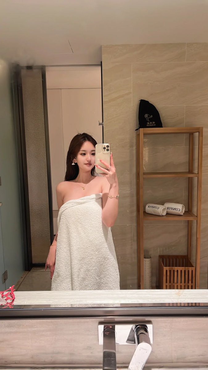 CarlenaSha46253's tweet photo. 我不会告诉你我想约，而我想要你问我约不约，如果我掀开了，你会想什么，是想看我穿什么颜色，还是直接想看洞穴呢？还是说你会马上硬起来？、喜欢的就关注私信我！私信告诉我你的答案，等你呦 https://t.co/vmO7ND1rzo