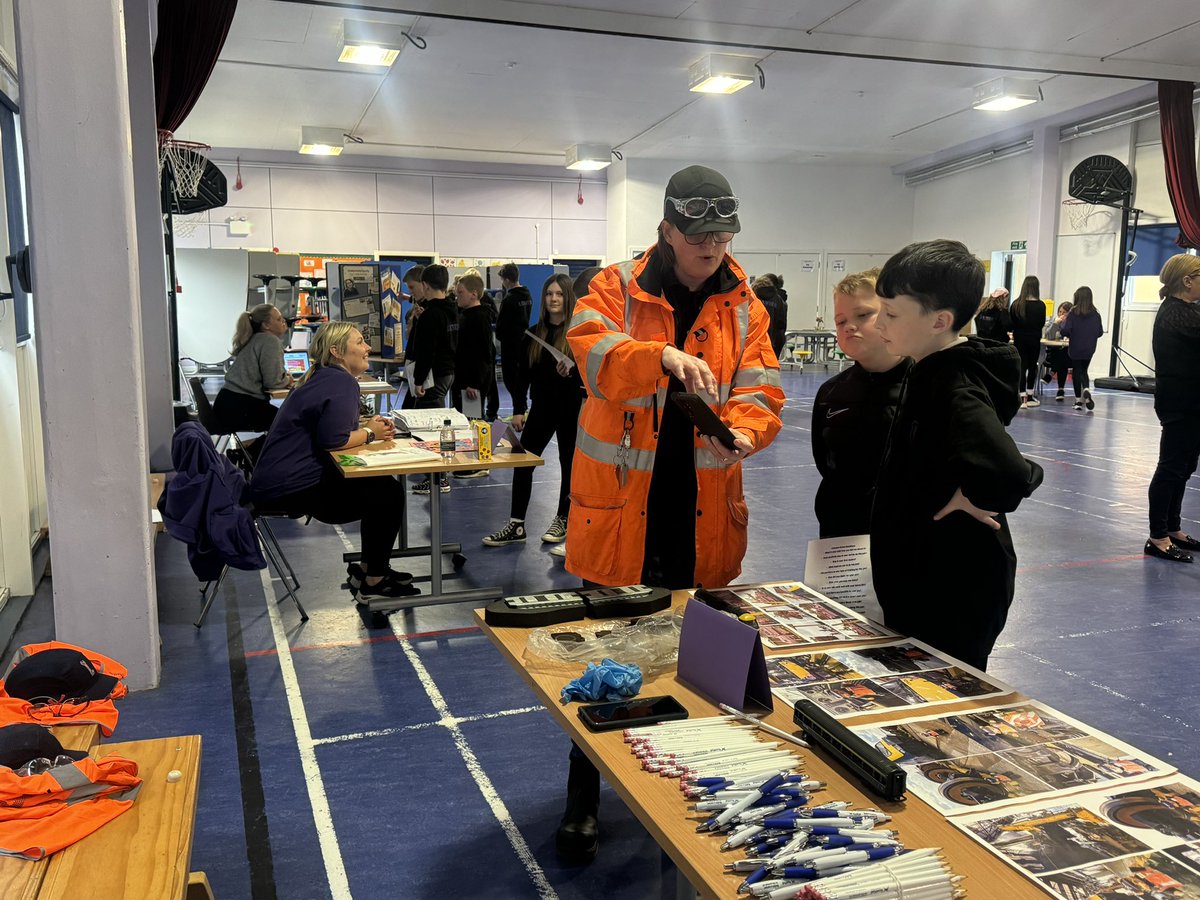 BoghallPSch's tweet photo. Thank you so much to our amazing community who volunteered their time this afternoon to speak to our P7s about their careers! We loved hearing about your work &amp; journeys to get there 💜 @WLCDYW @DYWScot https://t.co/QmptnOPoa9