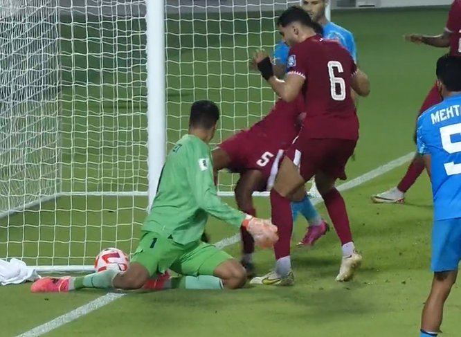 mufaddal_vohra's tweet photo. The ball went completely outside, but still the goal was given against India. https://t.co/WaAvdzNAdP