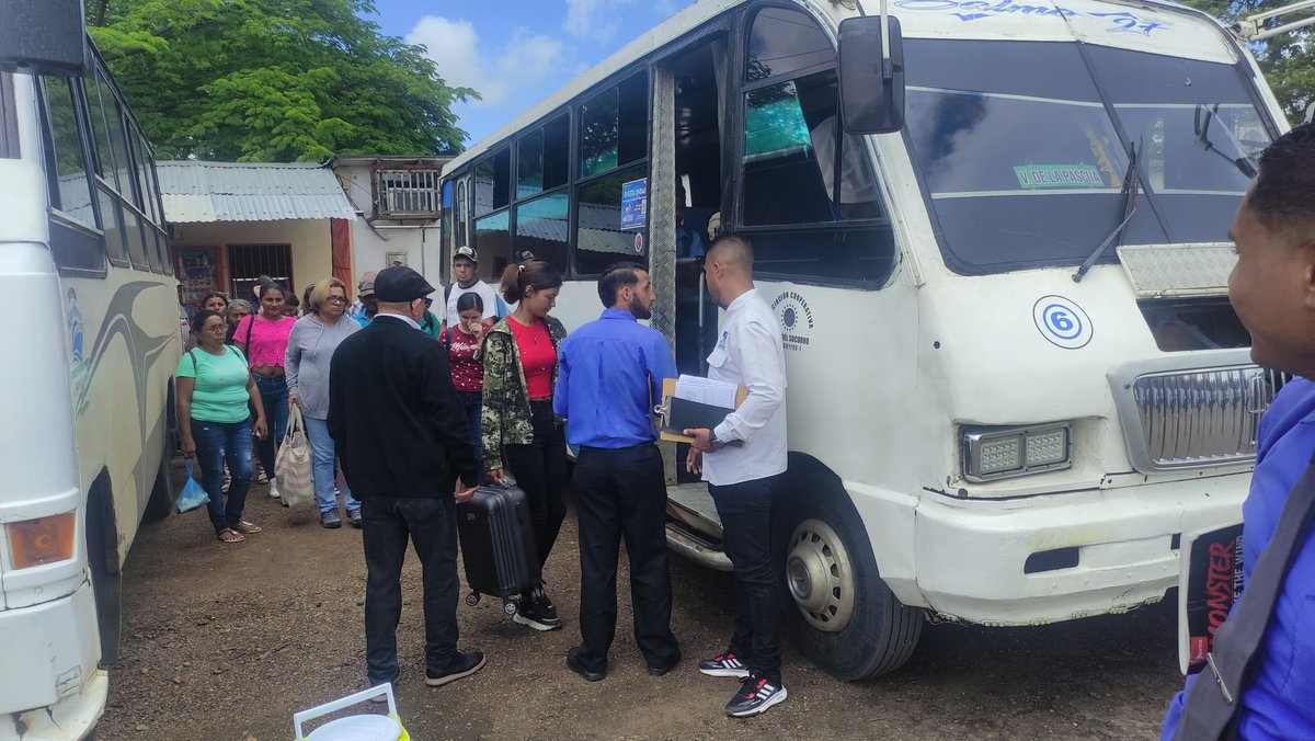 #11Jun| Desde el terminal de pasajeros Juan Arroyo Valle de la Pascua #INTT, realizan supervisión de seguridad, higiene y confort a las unidades de transporte público, garantizando una movilidad segura a los usuarios.
-
#NicoLeEchaPichón