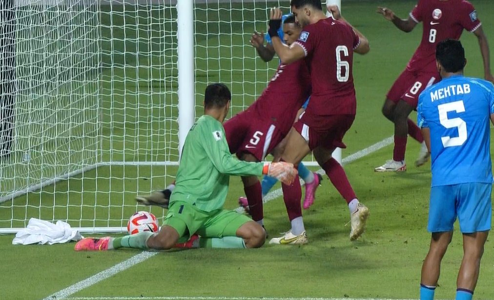 AninditaB_AB's tweet photo. @IndianFootball @FanCode Is this the level of your Refereeing? In world cup qualifier match ?
100% ball crossed the line. Qatari player pulls back and puts back in the Net.
How TF it can be awarded as a Goal ?
@theafcdotcom @FIFAcom https://t.co/F3h8oAbFVE