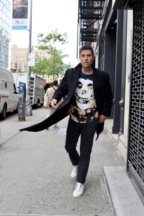 kathyldg2023's tweet photo. More pictures from Bare Magazine
#BareMagazine #EricWinter https://t.co/CgUSw3ICjA
