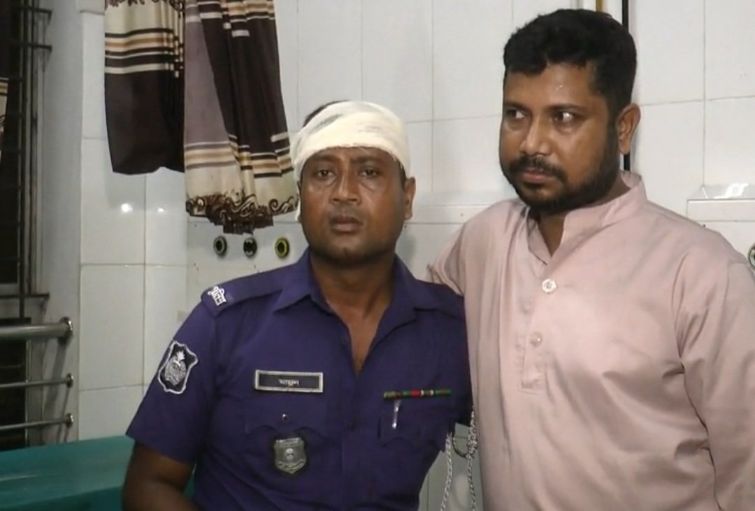 সাবেক স্ত্রীর সাথে কথা বলায় দুই পক্ষের সংঘর্ষে ২ পুলিশসহ আহত ১৫