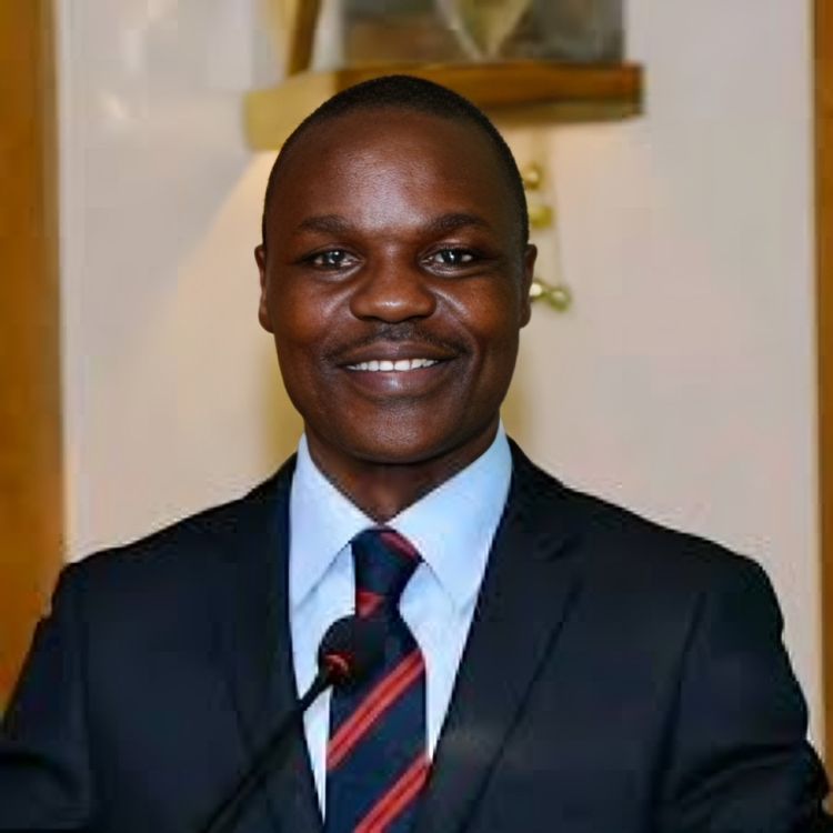 C_NyaKundiH's tweet photo. UPDATE: Political analyst Gabriel Oguda is currently being held at the Kajiado ODPP office - according to his brother Zachary who reports that he located him at a holding area near the Kajiado County Assembly. It is suspected that they are intentionally holding Oguda there to avoid arraigning him as courts in Kajiado are conspicuously not sitting today due to all judges and judicial officers attending a workshop at Amboseli.