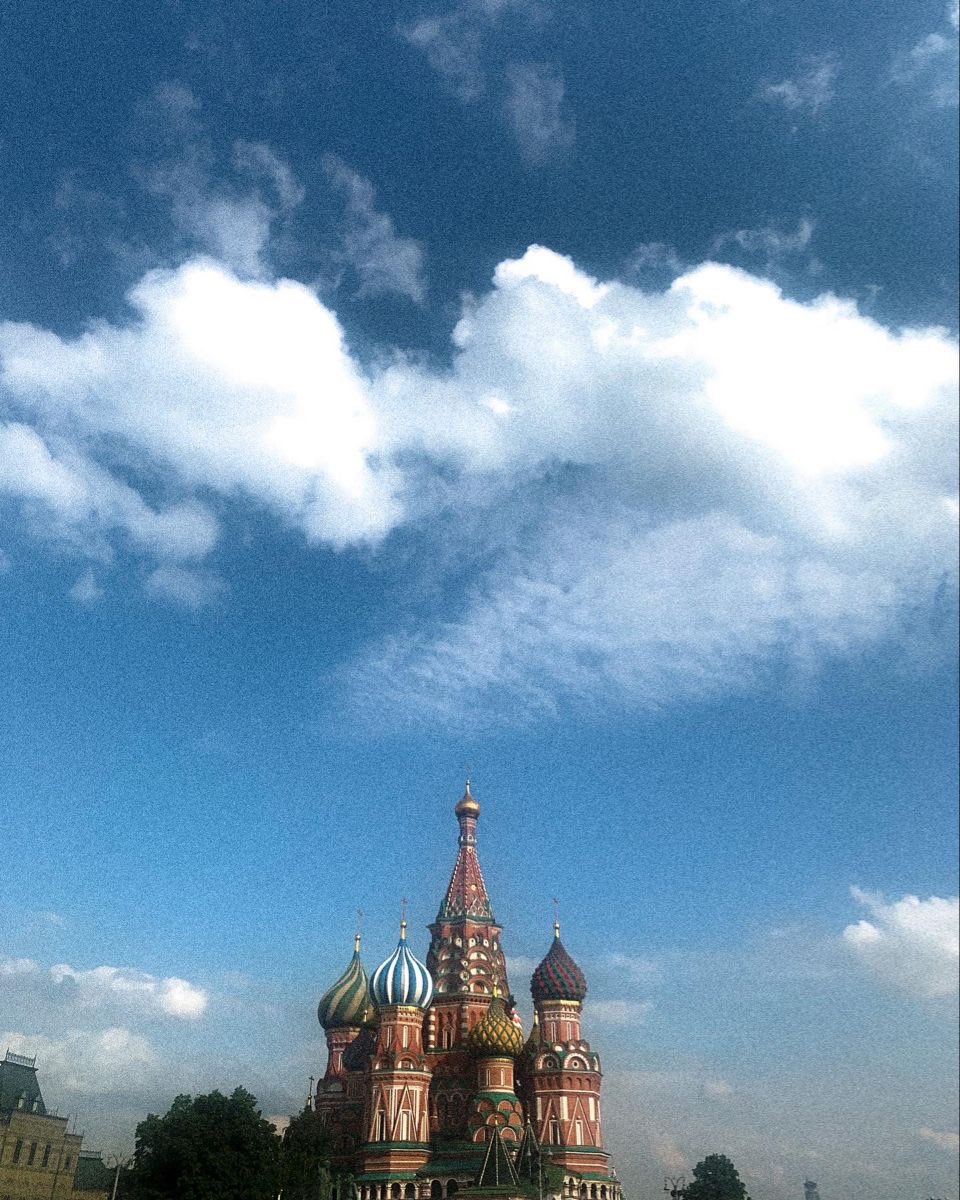 Е бать, Москва, а че такая огромная?!

Мы приехали и уже в ахуе. Спасибо ебейшему перелету в миллион часов.